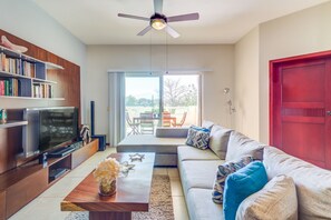 Living area - Green Bay Condos golf and garden views (Nuevo Nayarit)