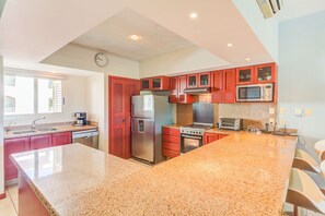 Private kitchen - Green Bay Condos golf and garden views (Nuevo Nayarit)