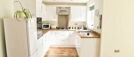 Réfrigérateur, micro-ondes, four, lave-vaisselle