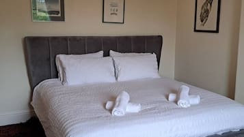 3 chambres, fer et planche à repasser, Wi-Fi, draps fournis