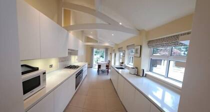 Stunning 3BD Victorian House in Bramhall Village