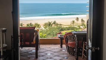 Quarto, 2 quartos, terraço, vista para o oceano | Individualmente decorados, individualmente mobiliados