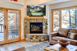 TV connectée, cheminée, vidéothèque