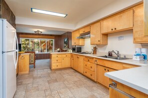 Fridge, oven, stovetop, dishwasher - River's Edge w/ BBQ, Wifi, Firepit! (Yosemite National Park)