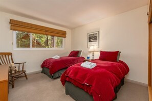 3 bedrooms, WiFi, bed sheets, wheelchair access