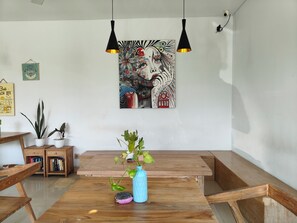 Restaurant - Manuver Surf and Stay Uluwatu Bali (Jimbaran)