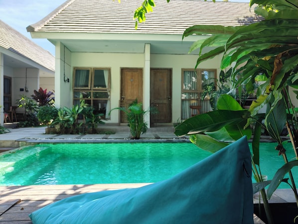 Kolam renang terbuka