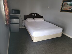 1 bedroom, hypo-allergenic bedding, individually furnished, desk