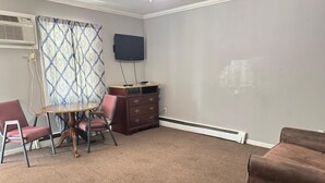 Comfort Apartment | Living area - Grand Howell Inn (Howell)