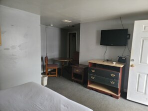 تلفزيون إل إي دي بحجم 42-بوصة يعرض قنوات تلفزيونية باشتراك مدفوع