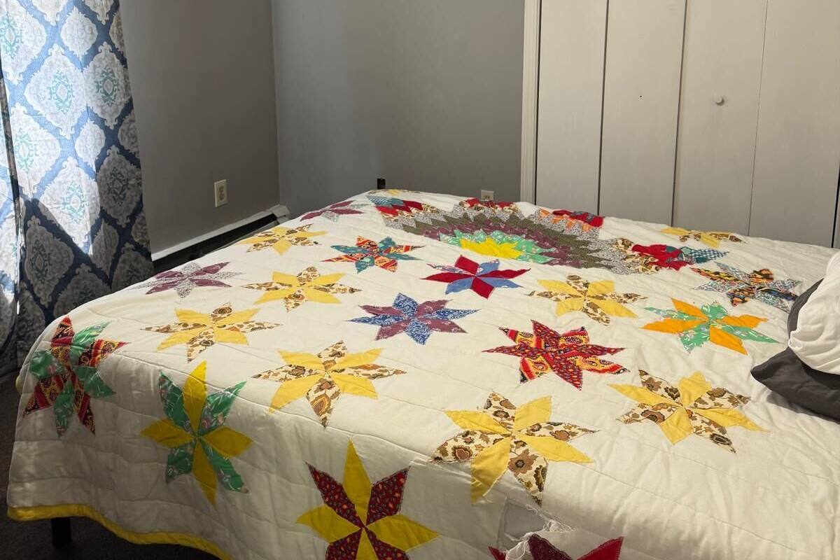 Comfort Apartment | Hypo-allergenic bedding available, desk, blackout drapes