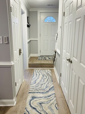 Interior - Townhome Newly renovated in GreatBridge, Chesapeake, ⭐️⭐️⭐️⭐️⭐️ on another site (Chesapeake)