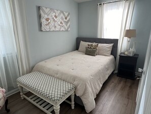 3 habitaciones, escritorio, tabla de planchar con plancha y wifi 