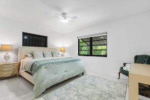 3 Schlafzimmer, Schreibtisch, Bügeleisen/Bügelbrett, WLAN