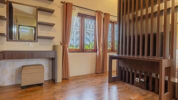 Deluxe Double Room | Living area