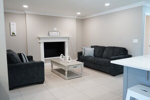 Smart TV, fireplace - New hosting 1 (Tampa)