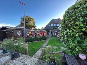 Property grounds - Sommerhaus - Inmitten der Malerischen Insel Sylt, Umgeben von Einer Üppigen Oase der Natur, Erhebt (Sylt-Ost)