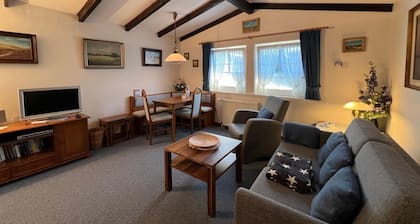 Sommerhaus - Inmitten der Malerischen Insel Sylt, Umgeben von Einer Üppigen Oase der Natur, Erhebt