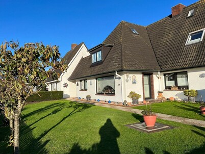 Sommerhaus - Inmitten der Malerischen Insel Sylt, Umgeben von Einer Üppigen Oase der Natur, Erhebt