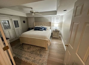 3 habitaciones, tabla de planchar con plancha, wifi y ropa de cama