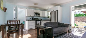 Great 1-bedroom Suite Near Downtown Langford