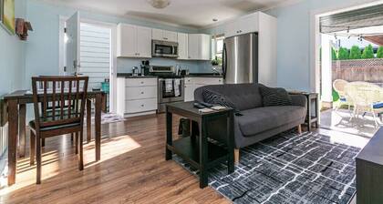 Great 1-bedroom Suite Near Downtown Langford