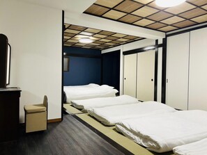 3 bedrooms, free WiFi, bed sheets - Matsuyamachi Dotonbori Condo (Osaka)