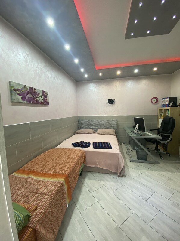 2 chambres, fer et planche à repasser, Wi-Fi, literie fournie