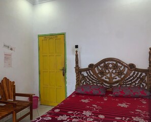 Standard Double Room - Hotel O Wisma La Oda Syariah (Pangkajene)
