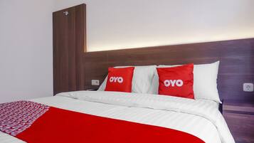 Espacio para trabajar con laptop, wifi gratis y ropa de cama