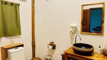 Dusche, Haartrockner, Bidet, Handtücher