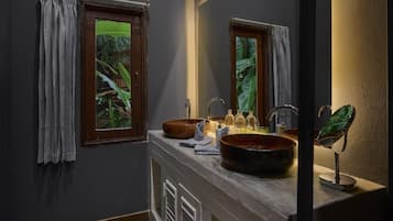 Dusche, Haartrockner, Bidet, Handtücher