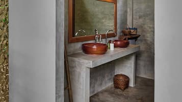 Dusche, Haartrockner, Bidet, Handtücher