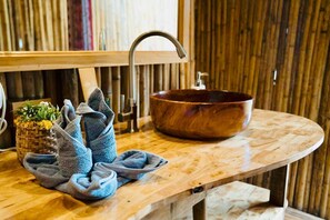 Dusche, Haartrockner, Handtücher