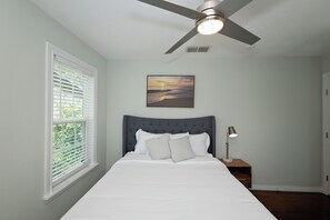 3 bedrooms, desk, iron/ironing board, free WiFi - Entire house +Pool+Hot Tube +1 car garage + EV Charger level 2-Tesla+ BBQ Grill (Corpus Christi)