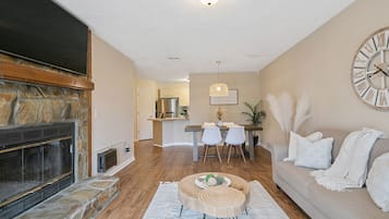 Smart TV, fireplace