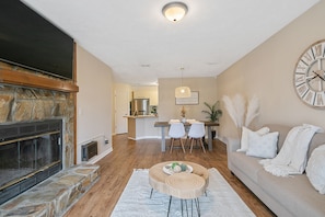 Smart TV, fireplace
