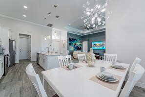Dining - Heated Pool & Modern Upgrades! - Villa Moonlight Breeze - Roelens Vacations (Cape Coral)