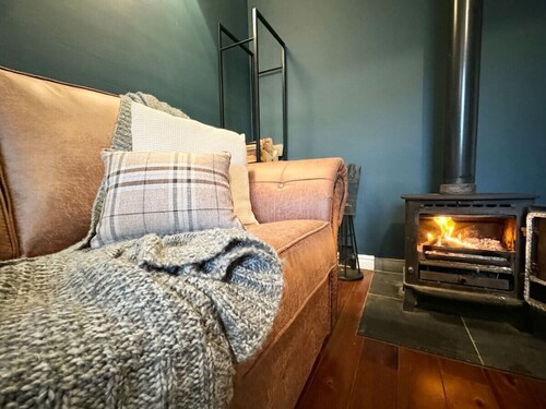 Chestnut Cottage - One bedroom newly refurbished cottage in Dalmellington