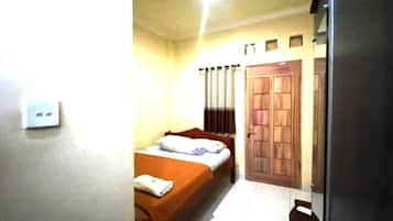 Standard Double Room | Laptop workspace, bed sheets