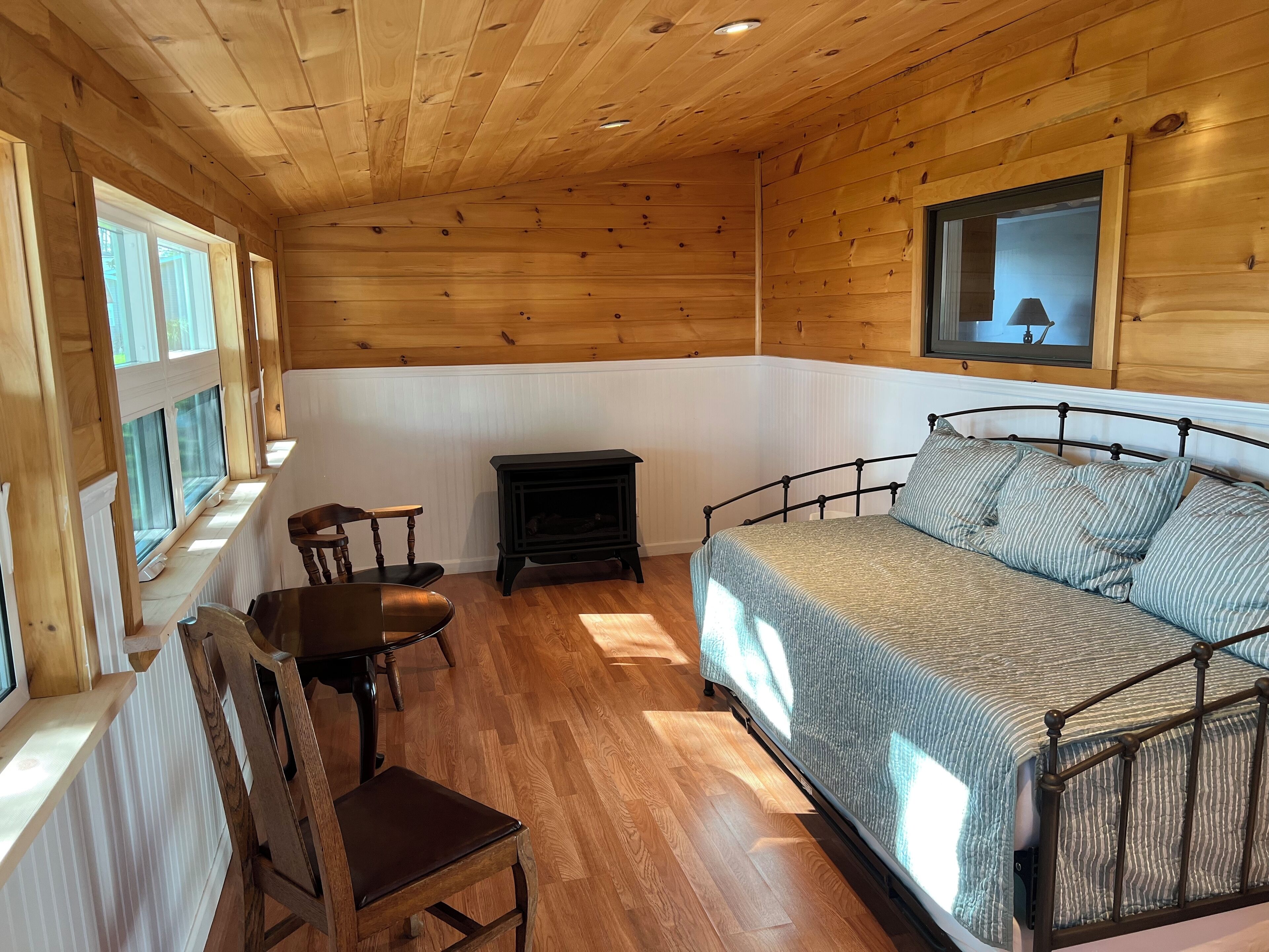Cozy Channel Cottage With Dock And Access To North Sandy Pond. - Southwick Beach State Park, Henderson