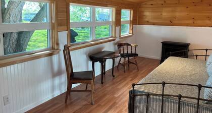 Cozy channel cottage with dock and access to North Sandy Pond.