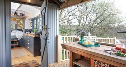 Hawkings Hideaway Knowstone