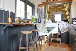 1 habitación y ropa de cama