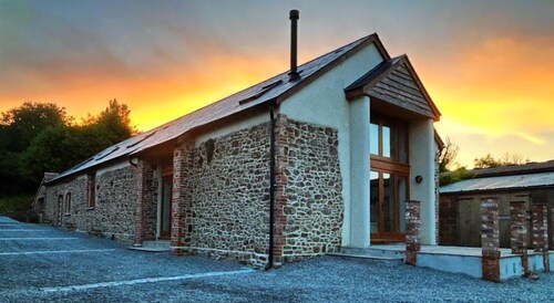 Tumbledown Barn Knowstone