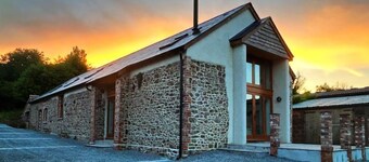 Tumbledown Barn Knowstone