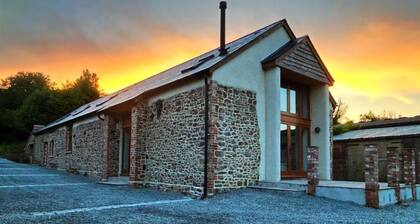 Tumbledown Barn Knowstone