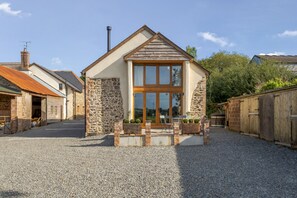 Exterior - Tumbledown Barn Knowstone (Knowstone)