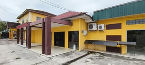 Front of property - Hotel O Wisma Aluh AmbakNearPantai batu lima Asbullah tmbngn (Banjarbaru)