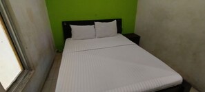 Kamar Double Standar | Wi-Fi gratis dan seprai linen